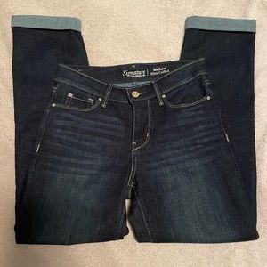 Levi’s Signature jeans. Modern slim cuffed style.